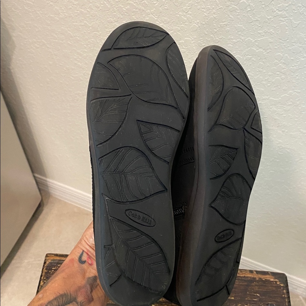 Sz 10  by Cobb Hill -Black Ankle boots ( New Balance) - Picture 7 of 7